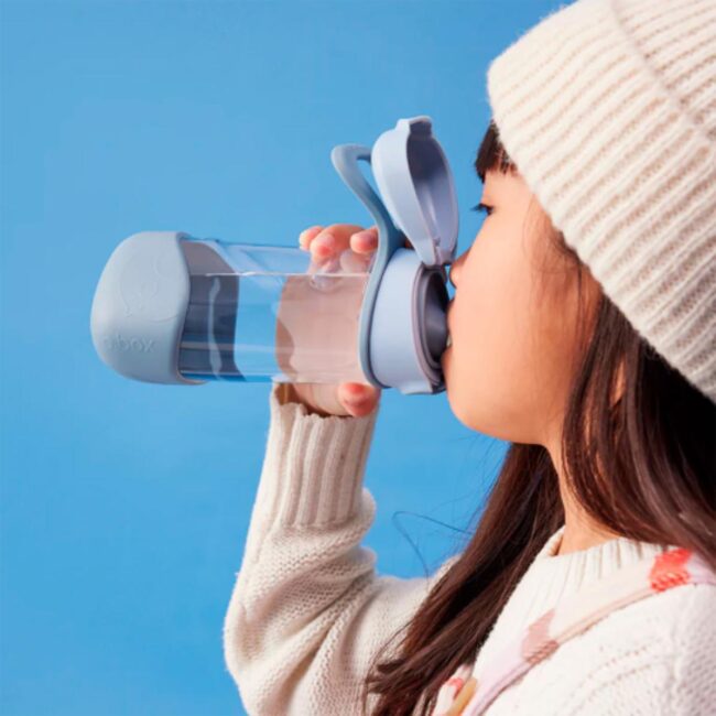 Botella de tritán con boquilla y asa 450ml B.Box azul - Imagen 5