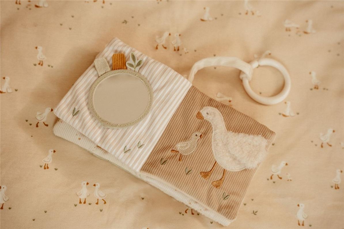 Librito blando de actividades Newborn de Little Dutch - Imagen 8