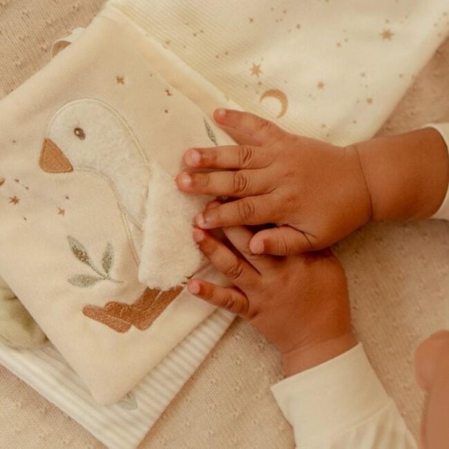 Libro blandito Newborn de Little Dutch - Imagen 7