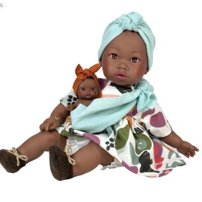 Muñeca Alika floral con bebé de Nines d’Onil