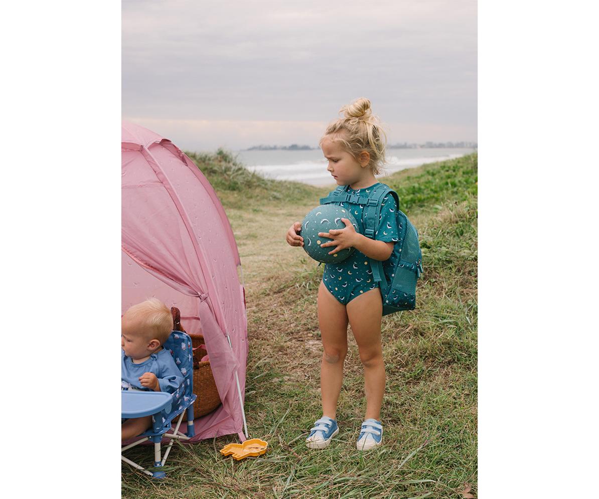 Mochila infantil antiarena Whale teal de Tutete - Imagen 4